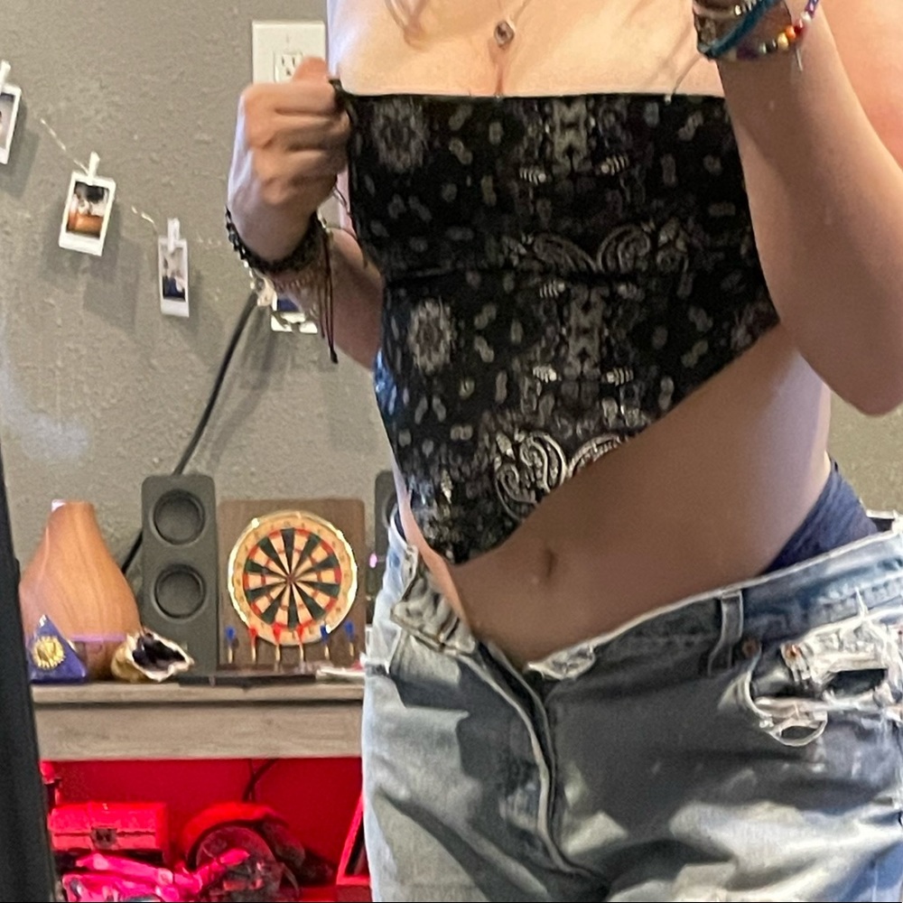 BLACK BANDANA TOP